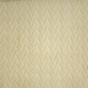 Texture beige avec motif de tissage en chevrons, idéale pour décoration intérieure ou revêtements muraux modernes. Motif répétitif élégant pour ambiance chaleureuse et accueillante.