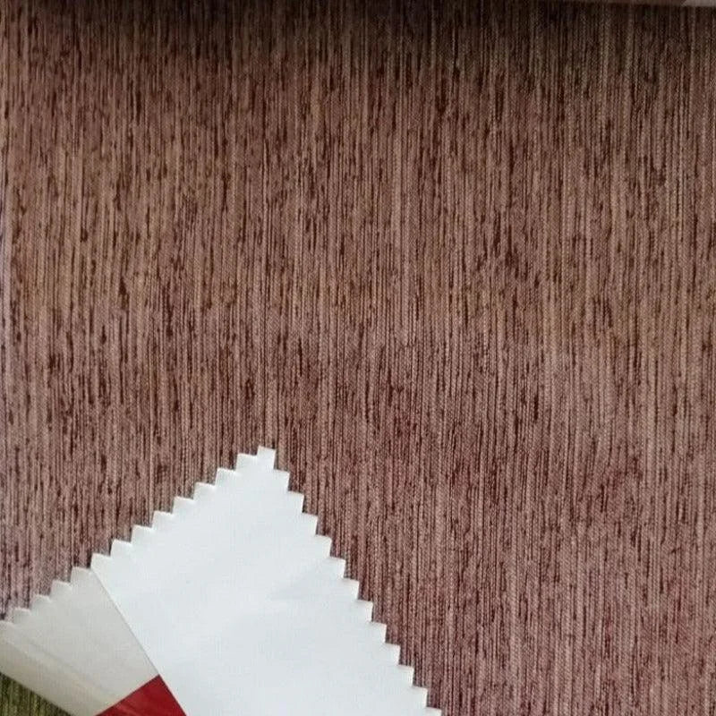 Échantillon de tissu texturé de couleur marron avec motif subtil, idéal pour la décoration intérieure et la confection de rideaux ou d'ameublement. Design moderne et élégant, apportant une touche chaleureuse à tout espace.