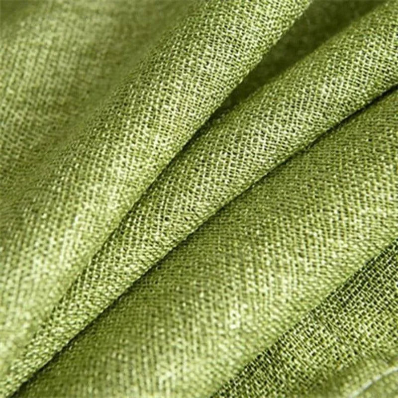 Rideau en lin vert olive offrant une texture naturelle et élégante, idéal pour ajouter une touche de raffinement à votre intérieur. Fabrication de haute qualité pour une décoration moderne et durable.