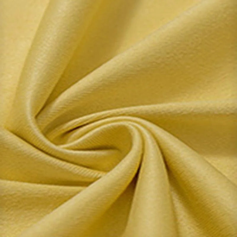 Tissu jaune éclatant pour décoration intérieure et création de vêtements modernes, idéal pour ajouter une touche de couleur à tout projet de couture ou de mode.