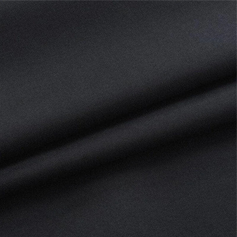 Texture noire élégante, idéale pour vêtements ou décoration intérieure, apportant une touche sophistiquée et moderne à votre style. Parfait pour créer un look épuré et chic.