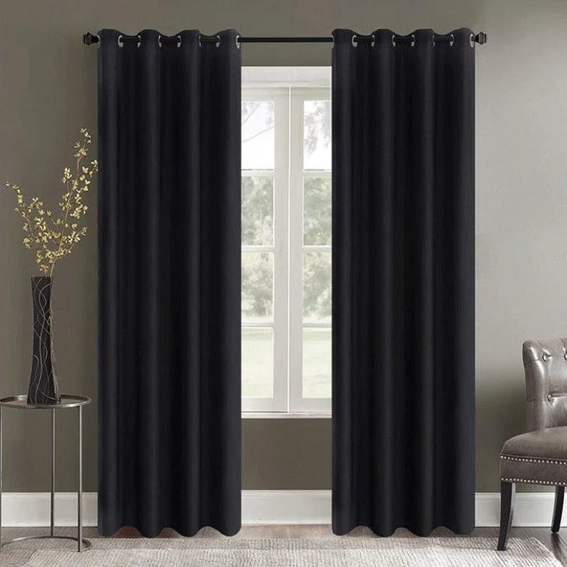Rideaux opaques noirs pour intérieur, ajout élégant pour salon moderne, améliore l'intimité et limite la lumière, installation facile grâce aux œillets. Convient pour décoration de maison contemporaine ou classique. Parfait pour créer une ambiance chaleureuse et intime.