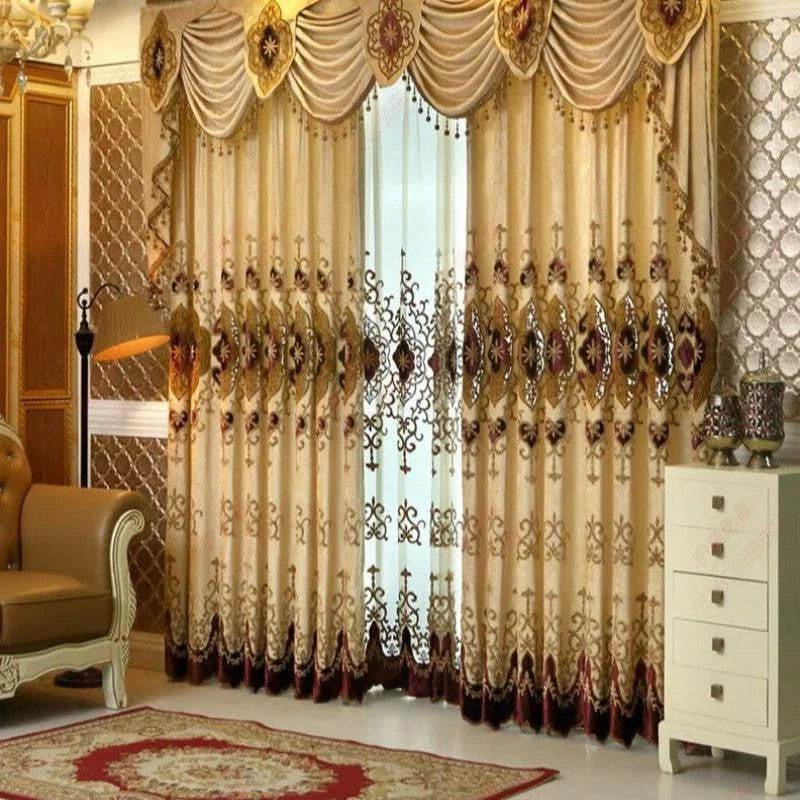 Rideaux élégants avec motifs ornementaux riches, ajoutant une touche sophistiquée à votre salon. Ces décorations murales créent une atmosphère chaleureuse et accueillante, idéale pour sublimer votre intérieur et rehausser votre décoration classique. Parfaits pour ceux qui recherchent une alliance entre style et fonctionnalité.