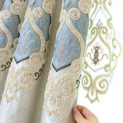 rideaux semi transparents broderie florale beige bleu ciel blanc élégants texturés