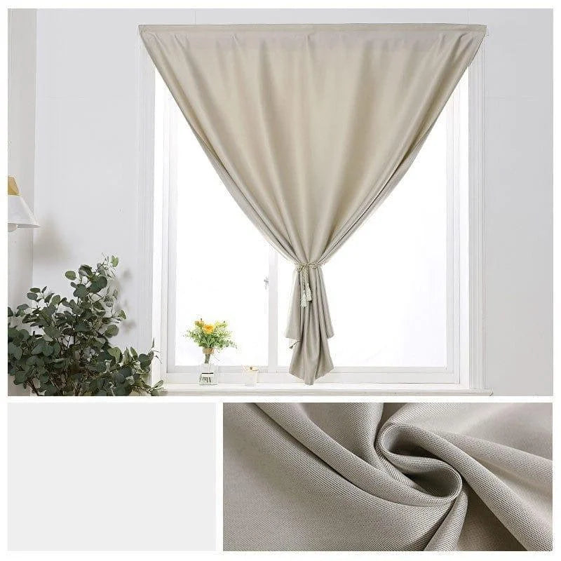 Rideau élégant pour intérieur, couleur neutre et design moderne, idéal pour tamiser la lumière du jour. Convient à tout type de décoration de fenêtre, ajoutant une touche sophistiquée à votre espace. Accessoire pratique pour embellir salon, chambre ou bureau.