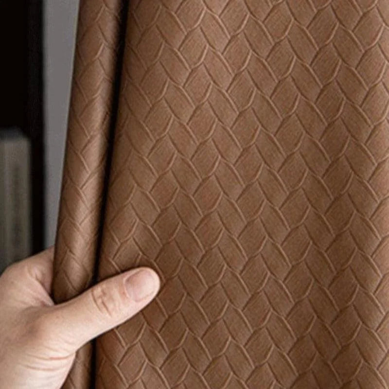 Tissu marron en relief à motif tressé, élégant et moderne, idéal pour la décoration intérieure et la confection d'accessoires. Parfait pour ajouter une touche de sophistication à votre espace.