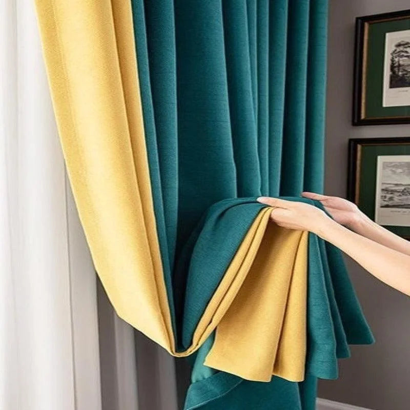Rideaux bicolores élégants pour salon moderne, combinaison de couleurs bleu et jaune pour un intérieur raffiné, décoration de fenêtre chic avec rideaux longueurs ajustables, idée déco maison contemporaine, touche de couleur vibrante et sophistiquée.