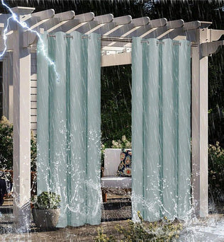 Rideaux extérieurs résistants à la pluie et au vent, parfaits pour pergola ou terrasse. Protection idéale contre les intempéries avec une fixation facile par oeillets. Améliorez l'esthétique de votre espace extérieur tout en assurant confort et intimité. Accessoire essentiel pour jardins et patios.