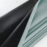 Produit textile moderne, idéal pour la décoration intérieure, disponible en couleurs noir et vert pastel. Parfait pour rideaux ou revêtements de meubles, ajoutant une touche élégante et sophistiquée à tout espace.