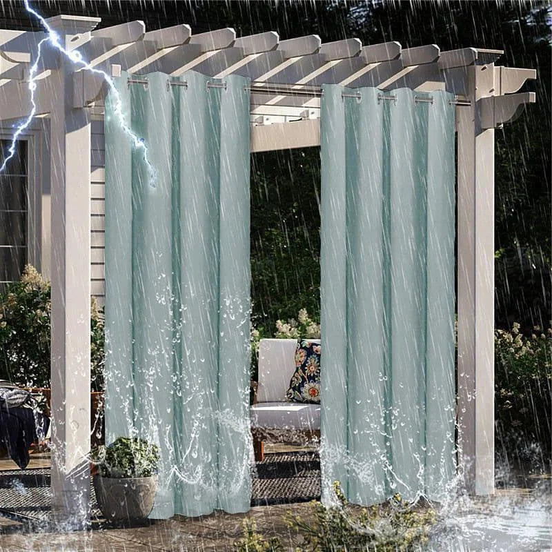 Rideaux extérieurs résistants à la pluie et au vent, parfaits pour pergola ou terrasse. Protection idéale contre les intempéries avec une fixation facile par oeillets. Améliorez l'esthétique de votre espace extérieur tout en assurant confort et intimité. Accessoire essentiel pour jardins et patios.