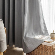rideau gris plissé semi transparent moderne grande largeur occulter luminosité chambre qualité sommeil patte
