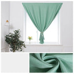 Rideau vert élégant pour décoration intérieure, suspendu dans un salon lumineux. Ce rideau moderne apporte une touche de couleur à votre espace de vie tout en améliorant l'ambiance de votre maison. Idéal pour un intérieur à la fois chic et confortable, il s'accorde parfaitement avec un décor épuré et minimaliste. Agrémentez votre pièce avec cet accessoire décoratif indispensable pour créer une atmosphère chaleureuse et accueillante.