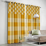 Rideaux élégants à motifs géométriques en jaune et beige, ajoutant une touche de chaleur et de style à tout salon. Parfait pour créer une ambiance accueillante et moderne, ces rideaux offrent une solution décorative idéale pour habiller vos fenêtres tout en apportant une luminosité chaleureuse à votre espace.
