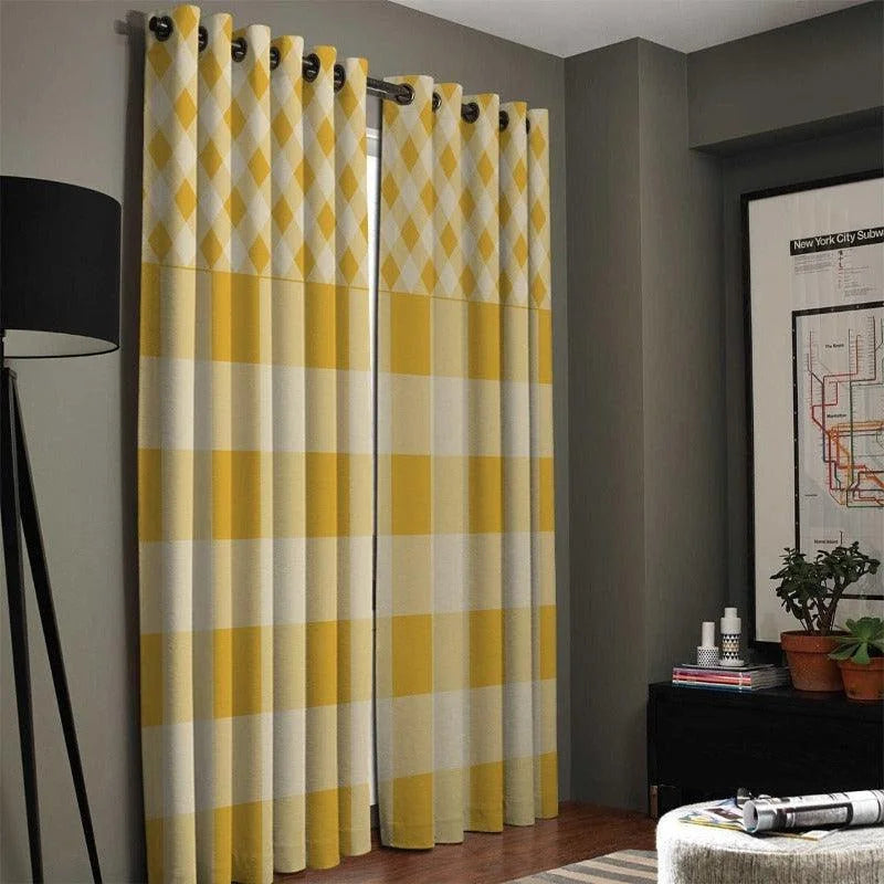 Rideaux modernes à motifs géométriques jaunes et blancs, idéaux pour ajouter une touche élégante à votre salon. Ces rideaux à œillets facilitent l'installation et offrent une belle finition contemporaine. Parfaits pour filtrer la lumière tout en ajoutant du style à votre intérieur.