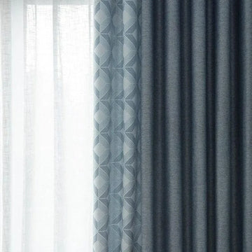 Rideaux modernes et élégants avec motifs géométriques, parfaits pour ajouter une touche sophistiquée à votre décoration intérieure. Ces rideaux gris foncé apportent une ambiance contemporaine à votre salon ou chambre, tout en filtrant la lumière pour créer une atmosphère cosy. Accessoire de décoration idéal pour un style chic et épuré.