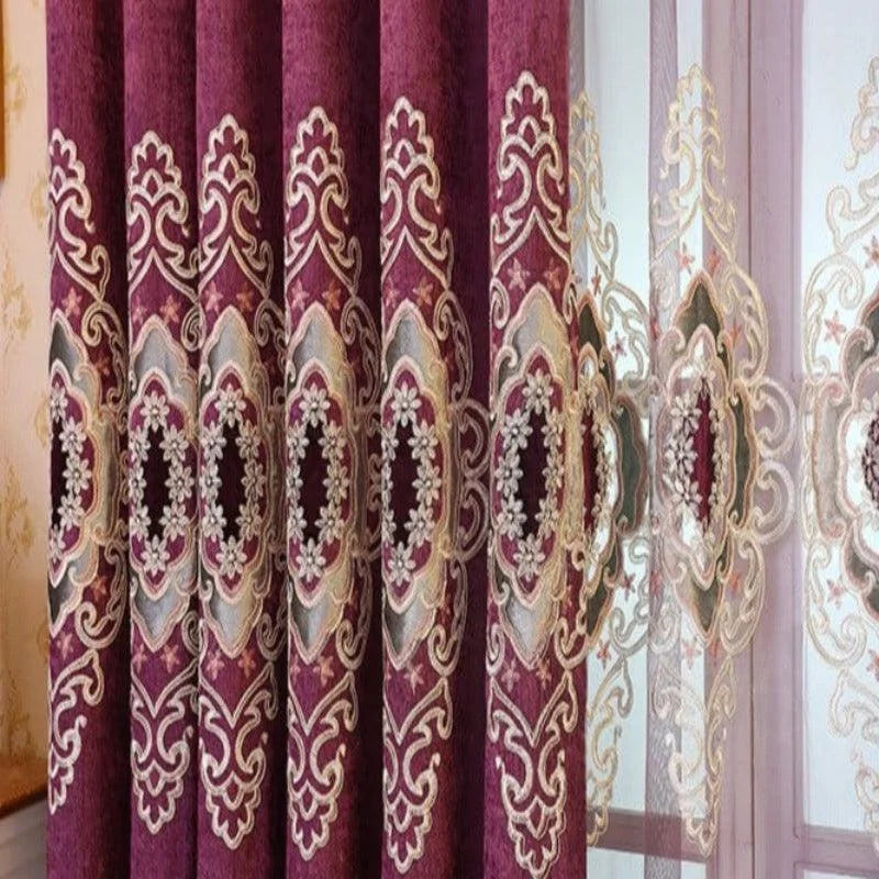 Rideaux élégants ornés de motifs floraux et arabesques, parfaits pour rehausser l'élégance et le charme de votre intérieur. Ces rideaux bordeaux apportent une touche de sophistication à la décoration de votre salon ou chambre.