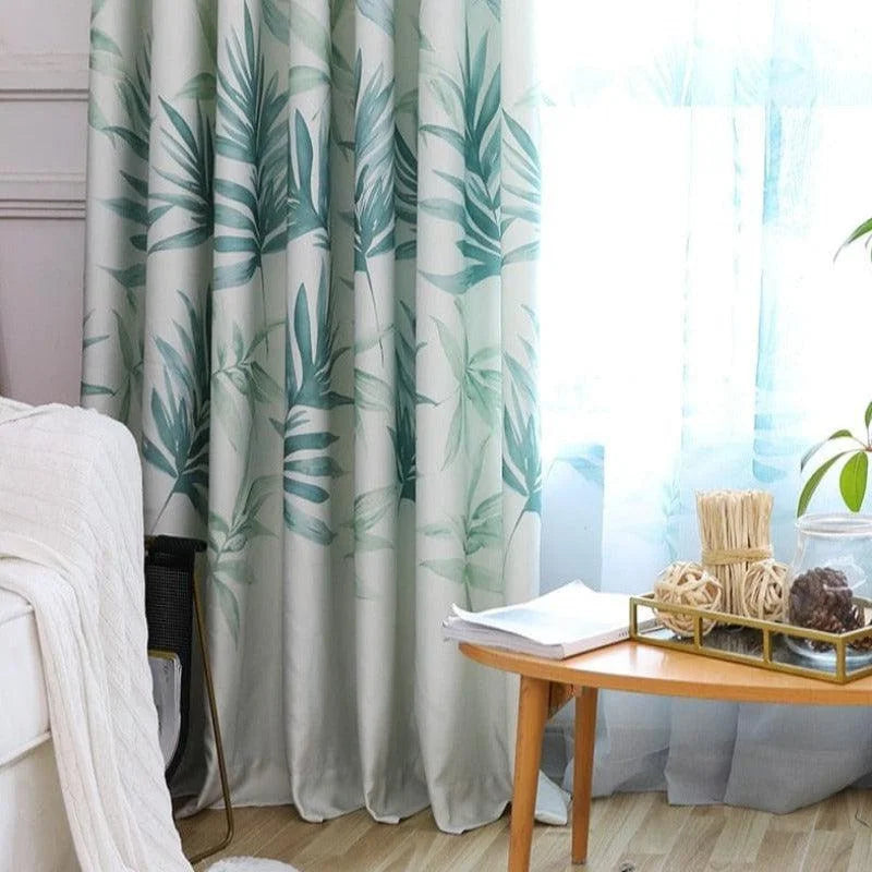 Rideau élégant avec motif de feuilles tropicales vertes, parfait pour une décoration intérieure moderne et apaisante. Ce rideau ajoute une touche naturelle à n'importe quelle pièce, tout en offrant une ambiance lumineuse et agréable. Idéal pour salon ou chambre, il s'intègre harmonieusement dans tout décor.