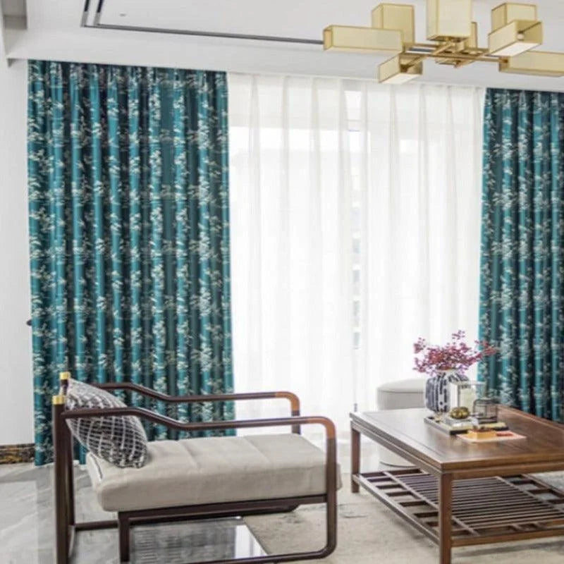 Rideaux élégants bleu vert avec motif floral, parfaits pour sublimer un salon moderne. Leur design raffiné et leurs couleurs vibrantes ajoutent une touche de sophistication à votre intérieur. Idéaux pour créer une ambiance chaleureuse et accueillante.