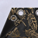 Rideau occultant noir avec motifs de plumes dorées et œillets métalliques. Idéal pour ajouter une touche élégante et moderne à votre décoration intérieure. Adapté aux salons, chambres et espaces de détente. Installation facile et design attrayant pour un style raffiné.