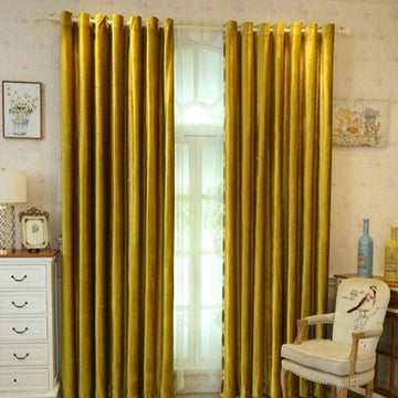 Paire de rideaux dorés élégants pour salon, cadre lumineux avec motifs floraux, ambiance chaleureuse et décorative, tendance pour l'intérieur moderne. Accessoire de fenêtre apportant une touche de sophistication et de couleur vive à votre pièce.