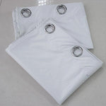 Bâche blanche imperméable avec œillets métalliques robustes pour une fixation facile. Conçue pour une protection optimale contre les intempéries, idéale pour couvrir les équipements extérieurs ou les meubles de jardin. Résistante et durable, cette bâche assure une excellente protection.