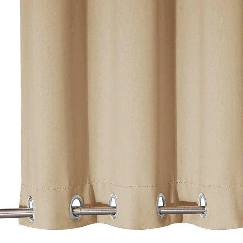 Rideau beige à œillets métalliques, élégant et moderne, idéal pour une décoration intérieure chaleureuse. Solution parfaite pour le salon ou la chambre pour une ambiance tamisée et accueillante. Facile à installer sur une tringle standard pour une touche raffinée à votre espace.