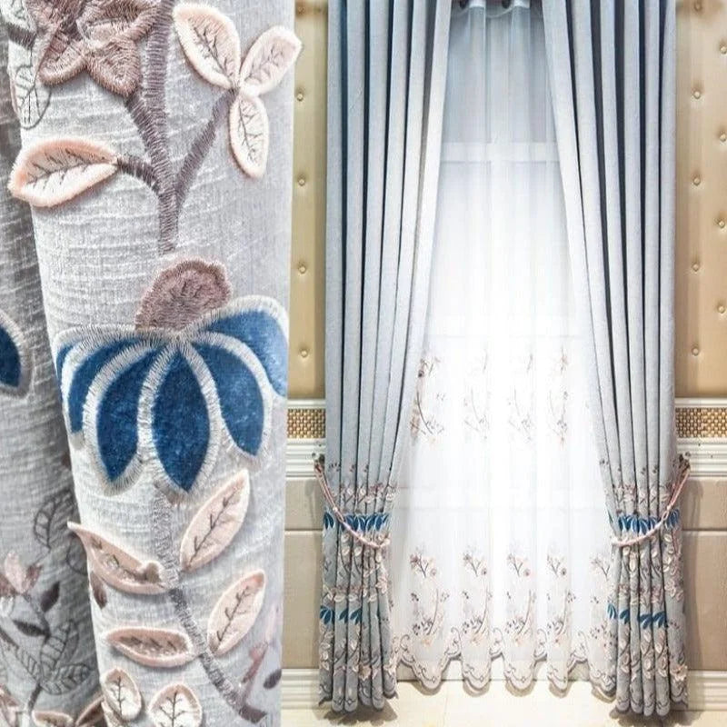 Rideaux élégants avec motifs floraux en relief, parfaits pour ajouter une touche de sophistication à votre intérieur. Ces rideaux aux tonalités douces et harmonieuses sont idéals pour décorer un salon ou une chambre, combinant esthétisme et fonctionnalité pour une ambiance accueillante et raffinée.
