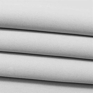 Empilement de textiles blancs, idéal pour la confection et la décoration intérieure, utilisé dans la création de divers articles ménagers et accessoires créatifs haut de gamme.