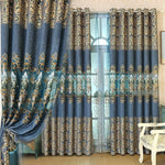 Rideaux élégants aux motifs baroques, idéal pour embellir votre salon. Les couleurs riches et les motifs détaillés ajoutent une touche d'élégance et de sophistication à la décoration intérieure. Parfait pour créer une ambiance chaleureuse et accueillante dans n'importe quelle pièce de la maison.
