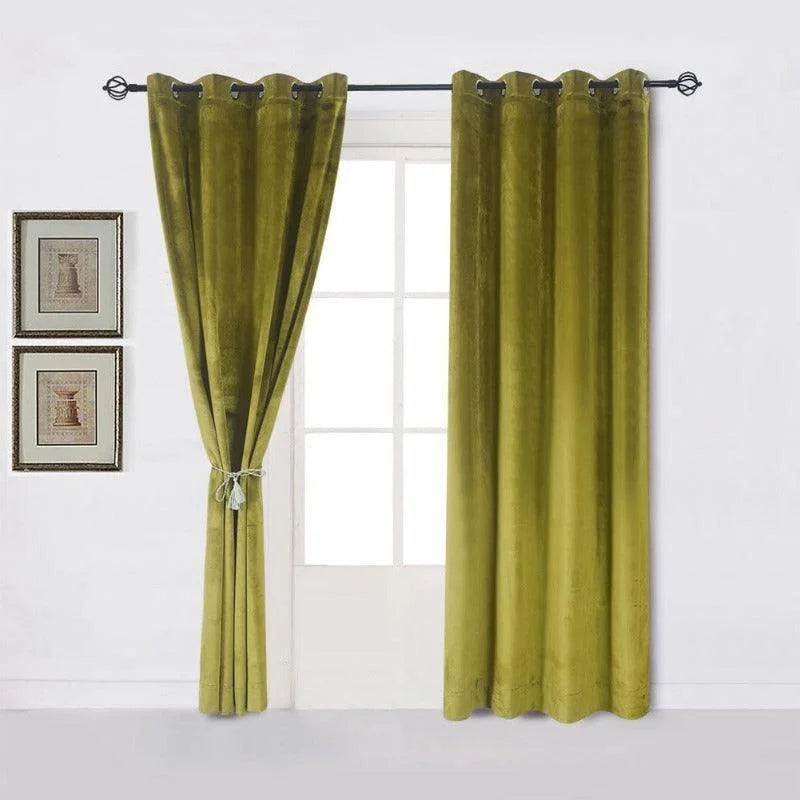 Rideaux verts élégants avec œillets pour un salon moderne, idéale pour habiller les fenêtres et apporter une touche de couleur à la décoration intérieure. Disponible en différentes tailles pour s'adapter à vos besoins. Transformez votre espace avec ces rideaux contemporains et stylés.