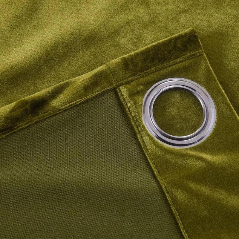 Rideau occultant vert olive avec œillet métallique pour décoration d'intérieur élégante et moderne.