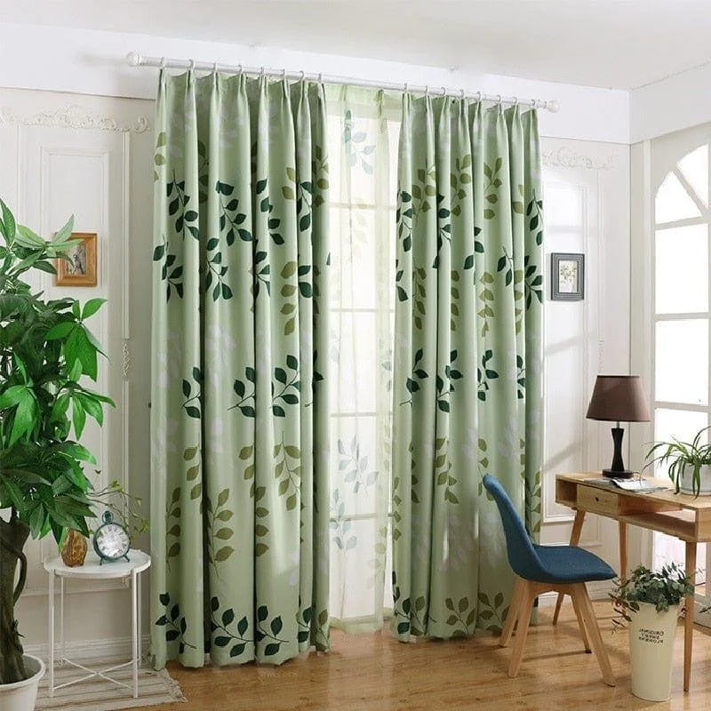 Rideaux élégants aux motifs de feuilles vertes pour salon lumineux, offrant une touche de nature et de fraîcheur à votre décoration intérieure. Idéaux pour embellir les fenêtres tout en apportant une ambiance apaisante et moderne à la pièce. Parfaits pour créer un espace harmonieux et accueillant.
