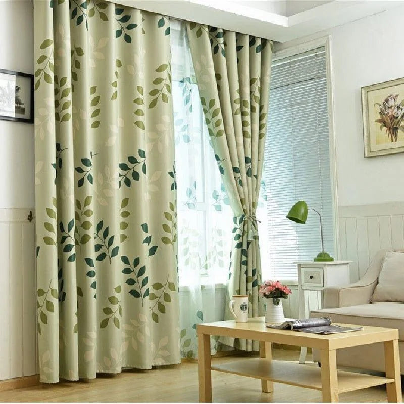 Rideaux élégants à motifs floraux pour salon moderne, créant une ambiance naturelle et lumineuse. Accessoire parfait pour décorer votre intérieur avec style et raffinement. Idéal pour filtrer la lumière tout en apportant une touche décorative. Convient pour les salons contemporains désireux d'ajouter une note de fraîcheur et d'élégance. Optez pour ces rideaux pour transformer votre espace de vie.