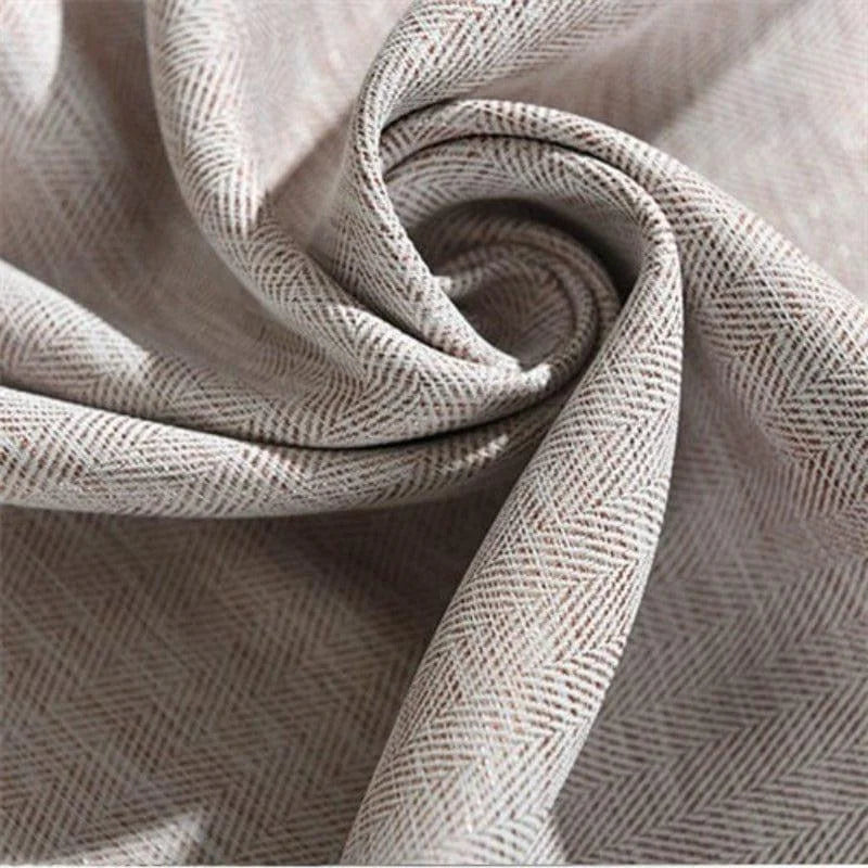 Beau tissu plissé avec motif géométrique moderne en chevron, dans des tons doux de beige et blanc, idéal pour décoration intérieure ou confection sur mesure.