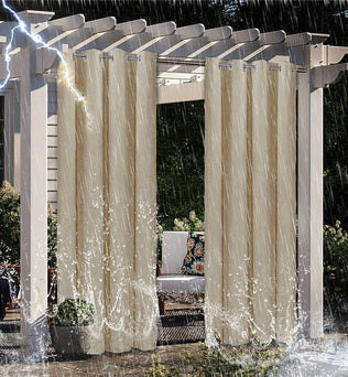 Rideaux d'extérieur pour pergola, résistants aux intempéries, conçus pour protéger contre la pluie et le vent lors des tempêtes. Installation facile pour une utilisation en extérieur, idéaux pour ajouter une touche d'élégance et fonctionnalité aux espaces extérieurs. Parfaits pour terrasses et jardins.