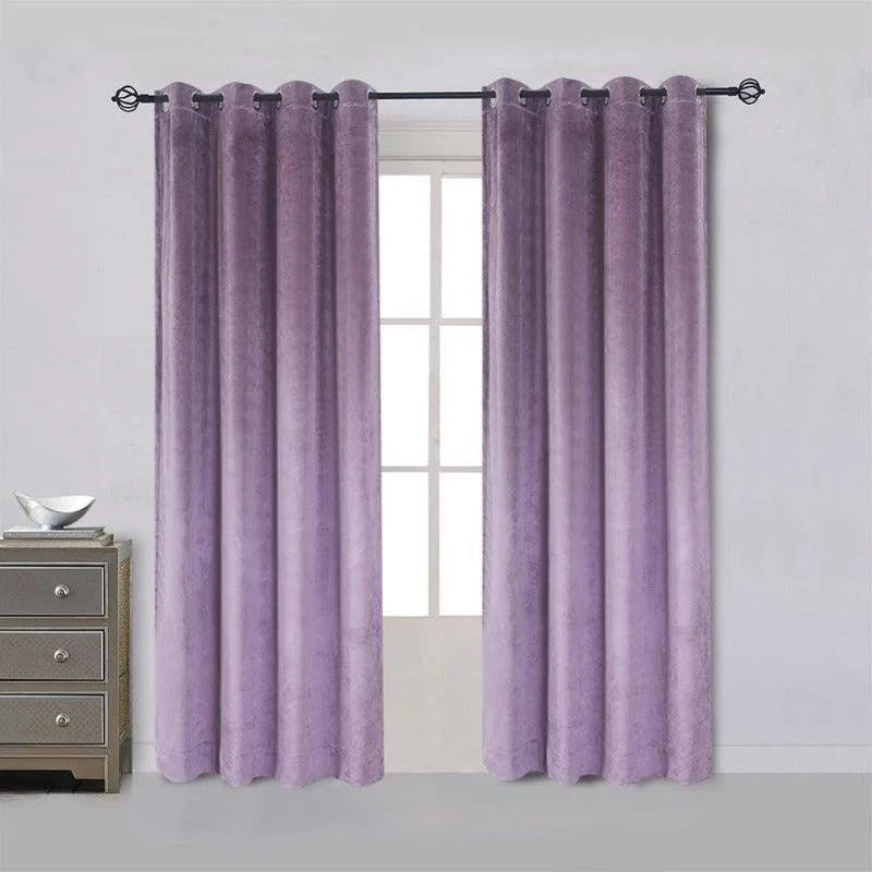 Rideau violet élégant avec œillets, idéal pour chambre ou salon, apportant une touche de sophistication et d'élégance à votre décoration intérieure. Accessoire déco parfait pour créer une ambiance chaleureuse et charmante dans votre espace. Adapté à divers styles d'intérieur.