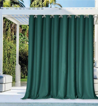 Rideau extérieur occultant vert foncé pour terrasse, offrant une protection contre le soleil et préservant l'intimité dans les espaces extérieurs. Parfait pour embellir un patio ou un jardin avec élégance.