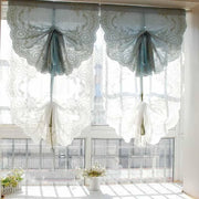 rideau fenetre bleu clair dentelle motif floral tissu texturé translucide vintage