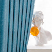 rideau porte entrée bleu turquoise texturé opaque classiqueintérieur décoration meubles moderne vase lampe tapis