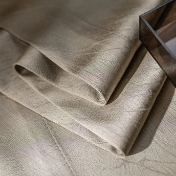 Rideau élégant beige, ajoutant une touche sophistiquée à votre intérieur. Idéal pour créer une ambiance chaleureuse et accueillante dans votre salon ou chambre. Design moderne et intemporel pour s'harmoniser avec tout type de décoration.