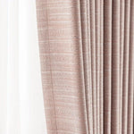 Rideau élégant rose à motifs, idéal pour décorer votre intérieur avec une touche sophistiquée. Ce rideau offre un design moderne et s'intègre parfaitement dans tout type de décoration d’intérieur, apportant à la fois intimité et style à votre espace.