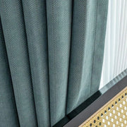 rideau porte fenêtre bleu vert chevrons moderne opacité modérée tringle rideau noire plis flamands