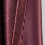 Rideau élégant bordeaux avec motifs géométriques, idéal pour ajouter une touche de sophistication à votre intérieur, parfait pour le salon ou la chambre.
