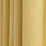 Rideau beige élégant avec plis verticaux, idéal pour ajouter une touche de sophistication et chaleur à votre intérieur. Design moderne et discret, parfait pour un salon ou une chambre à coucher.