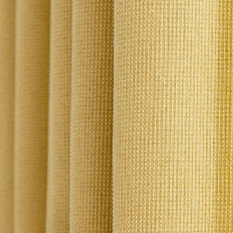 Rideau beige élégant avec plis verticaux, idéal pour ajouter une touche de sophistication et chaleur à votre intérieur. Design moderne et discret, parfait pour un salon ou une chambre à coucher.