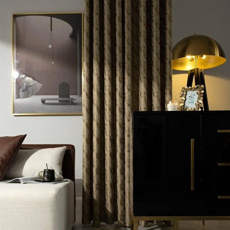 Rideaux élégants et design de salon, offrant une ambiance chaleureuse et moderne. Parfaits pour ajouter une touche de sophistication à votre décoration intérieure. Disponibles dans une variété de couleurs et motifs pour s’adapter à tout style de maison. Complément idéal pour un mobilier contemporain.