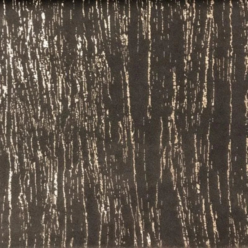 Papier peint texturé avec un motif de lignes irrégulières beige sur fond marron foncé, idéal pour une décoration intérieure moderne et élégante. Convient parfaitement pour ajouter une touche contemporaine et sophistiquée à n'importe quelle pièce.
