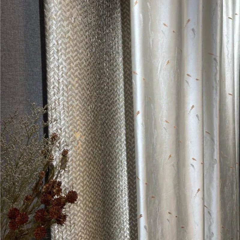 Rideaux élégants aux motifs variés, parfaits pour ajouter une touche de sophistication à votre intérieur. Les designs divers qui se côtoient apportent un charme subtil, transformant votre espace de vie en un lieu accueillant et raffiné. Idéal pour les salons modernes ou les chambres à coucher confortables.