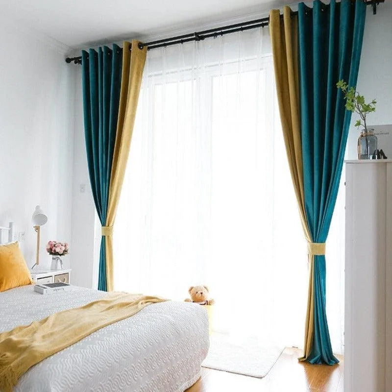 Rideaux élégants bleu et jaune pour chambre à coucher moderne, apportant lumière et sophistication à l'intérieur. Accessoires décoratifs assortis pour une atmosphère chic et contemporaine. Parfait pour créer une ambiance accueillante et harmonieuse dans votre espace de vie.