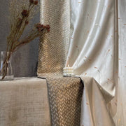 rideau dressing géométrique beige gris argenté élégant motifs complexes tissu satiné semi transparent